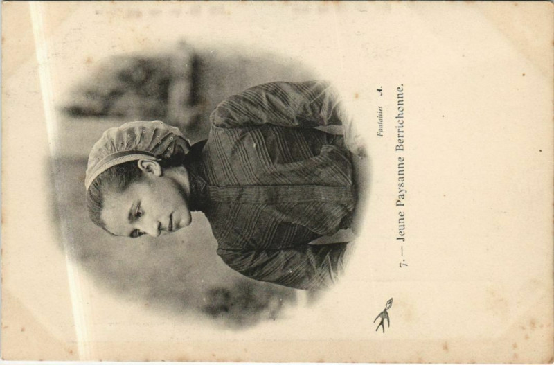 Carte postale ancienne Jeune Paysanne Berrichonne France