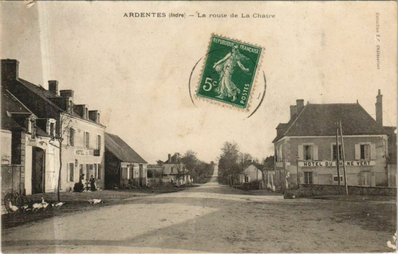 Carte postale ancienne Ardentes La route de La Chaitre France à Ardentes