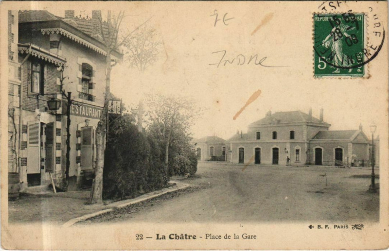 Carte postale ancienne La Chatre Place de la Gare France