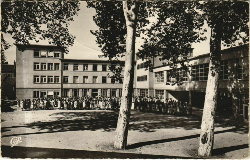 Carte postale ancienne La Chatre Le Cours Complementaire France