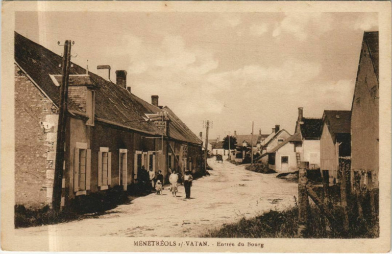 Carte postale ancienne Menetreols Entree du Bourg France