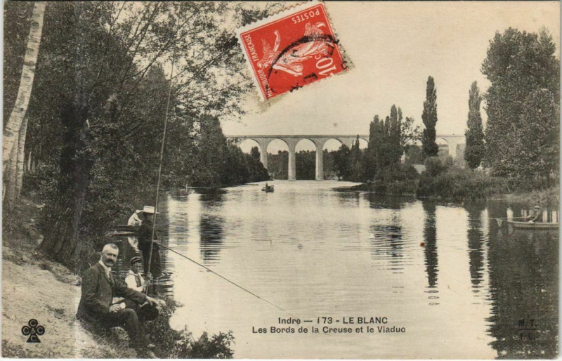 Carte postale ancienne Le Blanc Les Bords de la Creuse France au Blanc