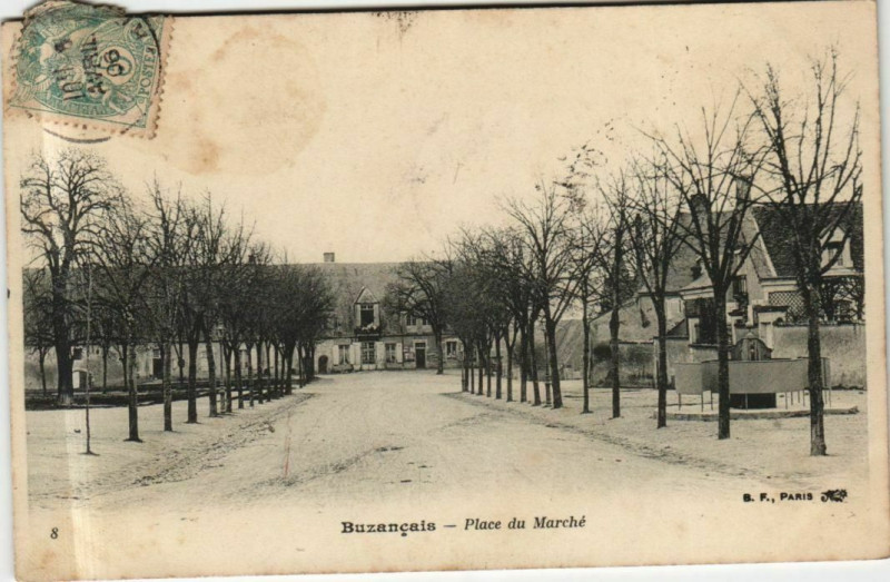 Carte postale ancienne Buzancais Place du Marche France