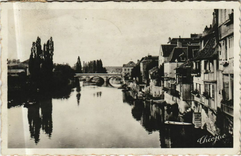 Carte postale ancienne Argenton Vieilles maisons s la Rive Droite France