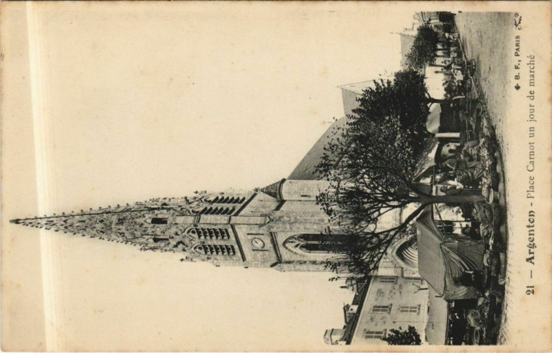 Carte postale ancienne Argenton Place Carnot un jour de marche France
