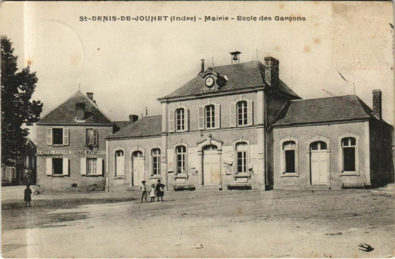 Carte postale ancienne St.Denis de Jouhet Mairie, Ecole des Garcons France
