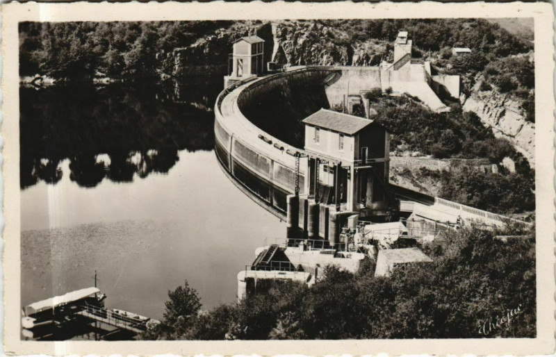 Carte postale ancienne Eguzon Le Barrage France