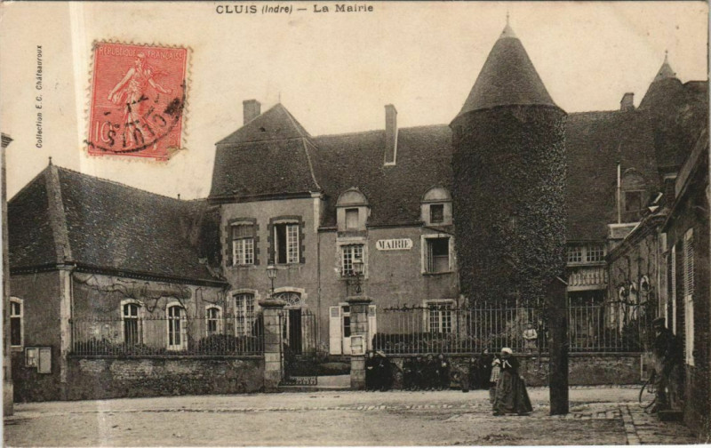 Carte postale ancienne Cluis La Mairie France à Cluis