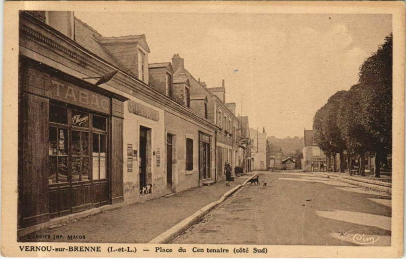 Carte postale ancienne Vernou s Brenne Place du Centenaire France