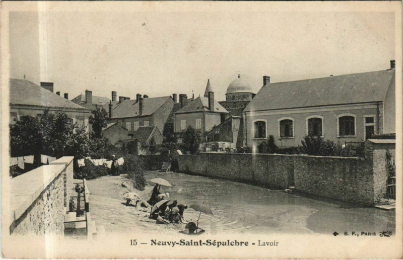 Carte postale ancienne Neuvy St.Sepulchre Lavoir France