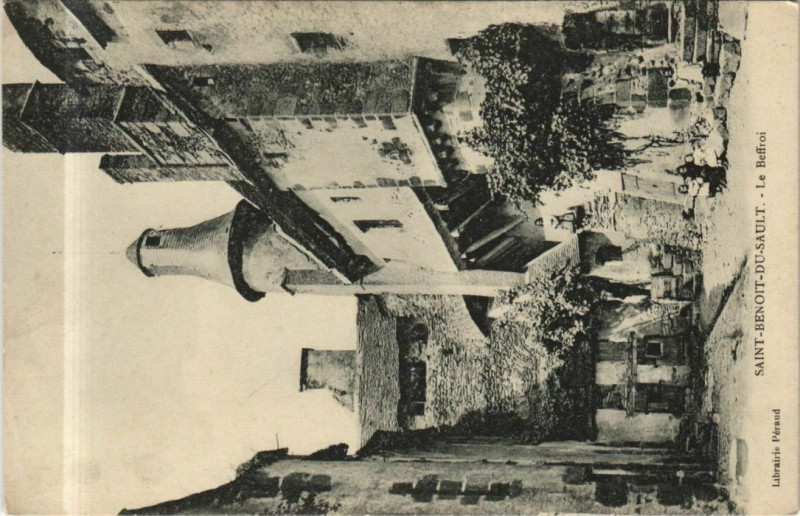 Carte postale ancienne Saint Benoit du Sault Le Beffroi France