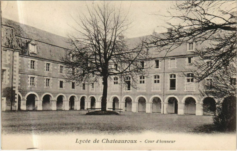 Carte postale ancienne Chateauroux Lycee, Cour d'Honneur France