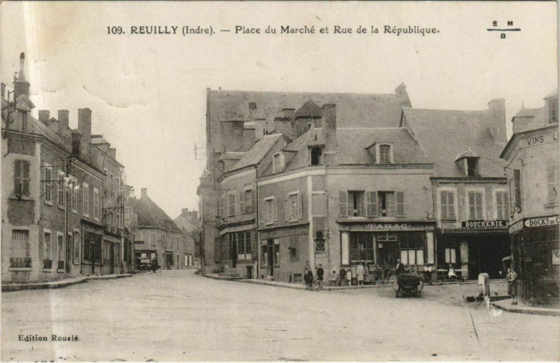Carte postale ancienne Reuilly Place du Marche France à Reuilly