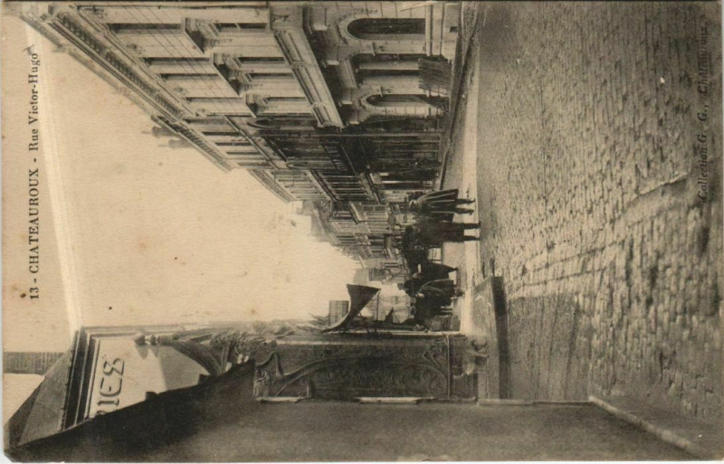 Carte postale ancienne Chateauroux Rue Victor-Hugo France