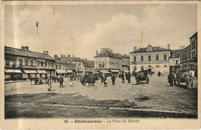 Carte postale ancienne Chateauroux La Place du Marche France