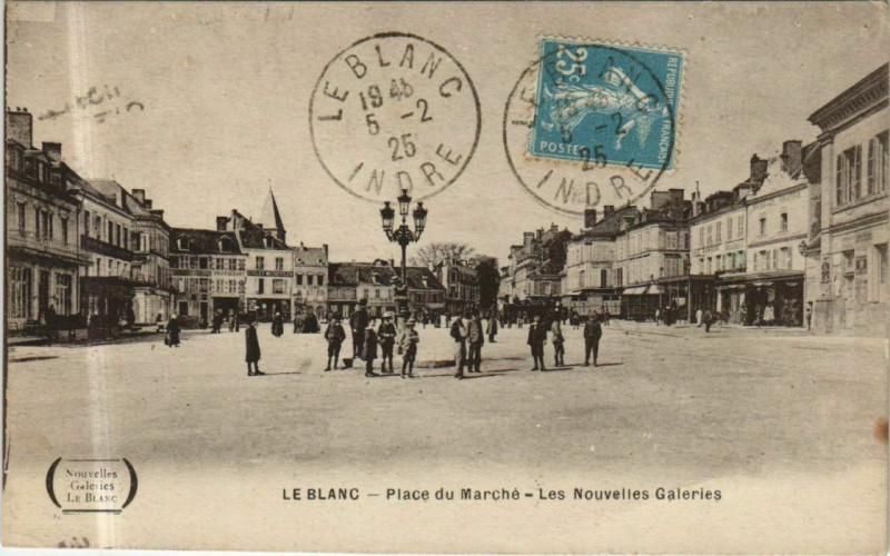 Carte postale ancienne Le Blanc Place du Marche France au Blanc
