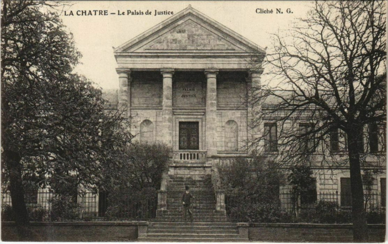Carte postale ancienne La Chatre Le Palais de Justice France