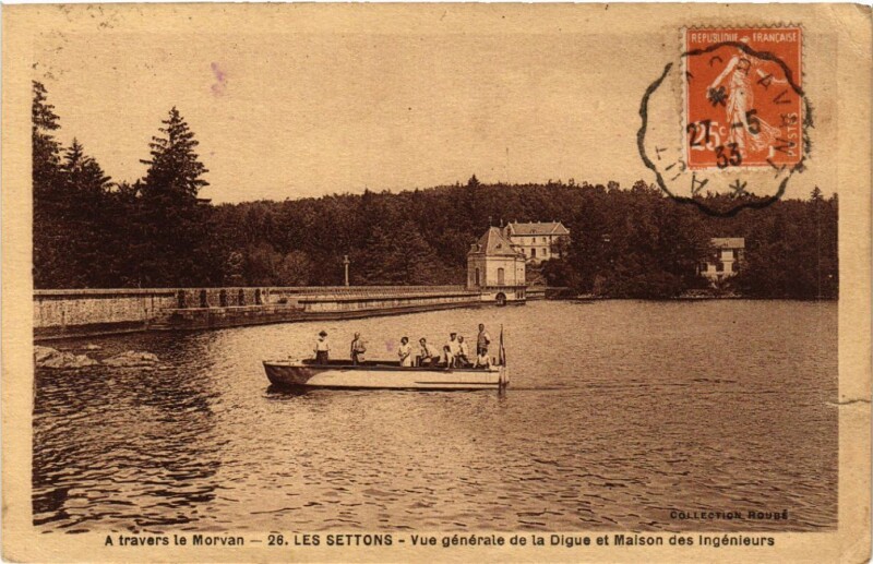 Carte postale ancienne A travers le Morvan - Les Settons - Vue générale de la Digue et.