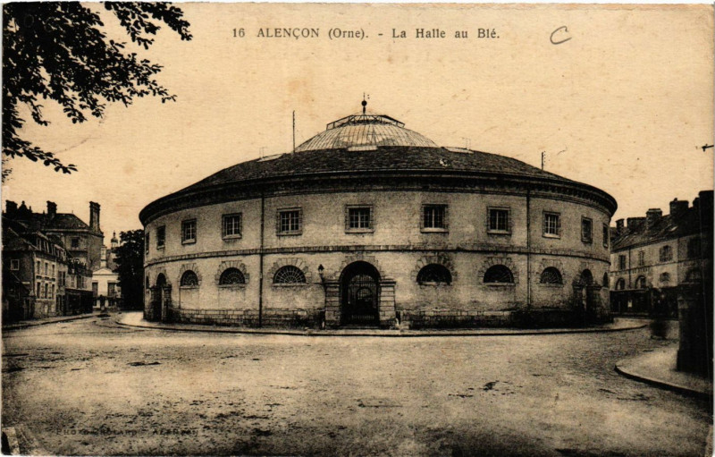 Carte postale ancienne Alencon - La Halle au Blé à Alençon