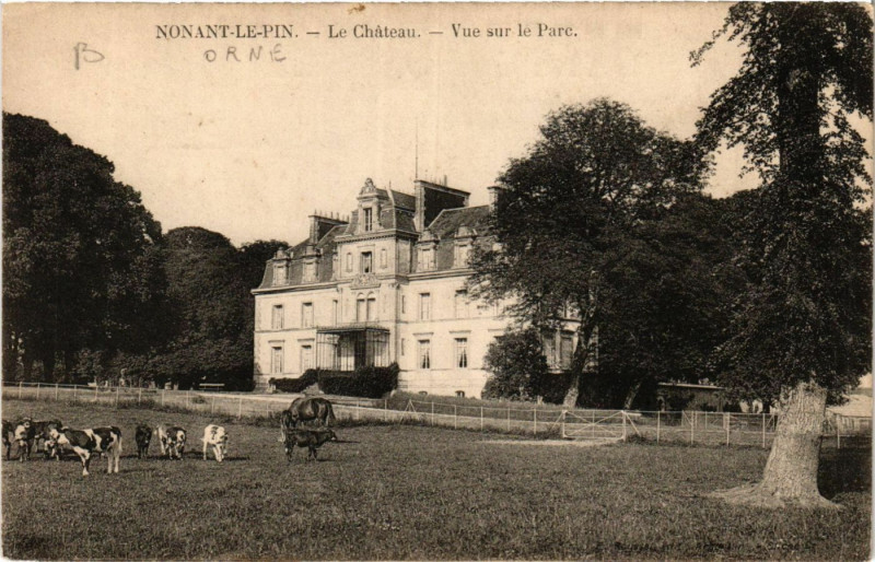 Carte postale ancienne Nonant-le-Pin - Le Chateau - Vue sur le Parc à Nonant-le-Pin