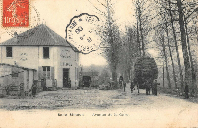 Carte postale ancienne Saint Simeon Avenue De La Gare