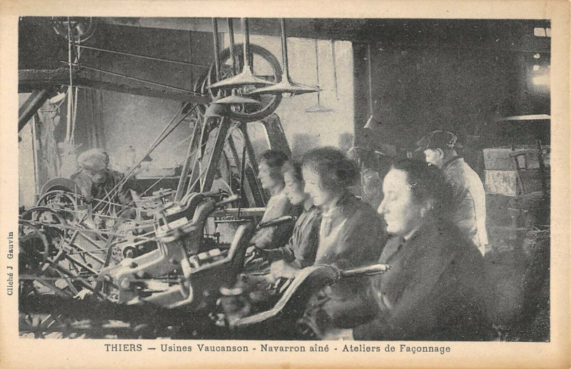 Carte postale ancienne Thiers Usines Vaucanson Navarron Aine Ateliers De Faconnage à Thiers