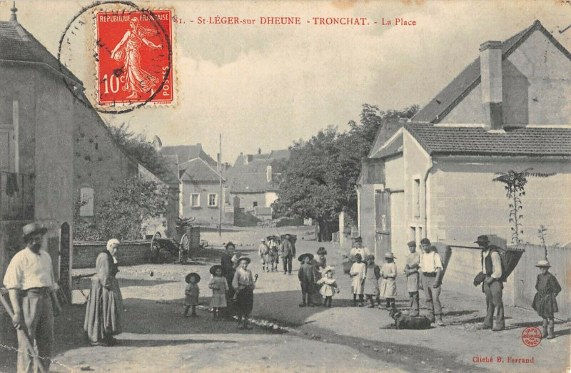 Carte postale ancienne Saint Leger Sur Dheune Tronchat La Place
