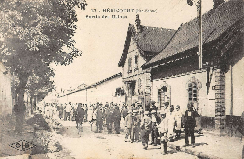 Carte postale ancienne Hericourt Sortie Des Usines