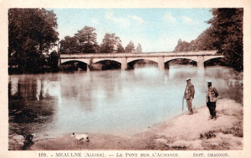Carte postale ancienne Le Pont sur l'Aumance à Meaulne-Vitray