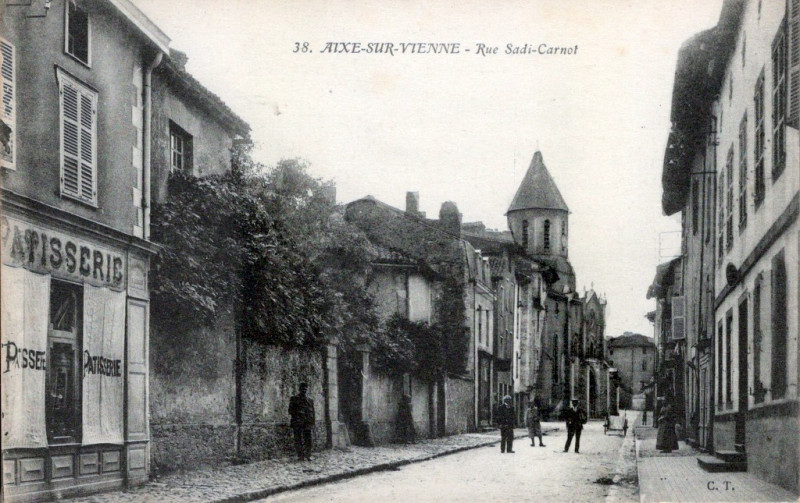 Carte postale ancienne Rue Sadi-Carnot à Aixe-sur-Vienne