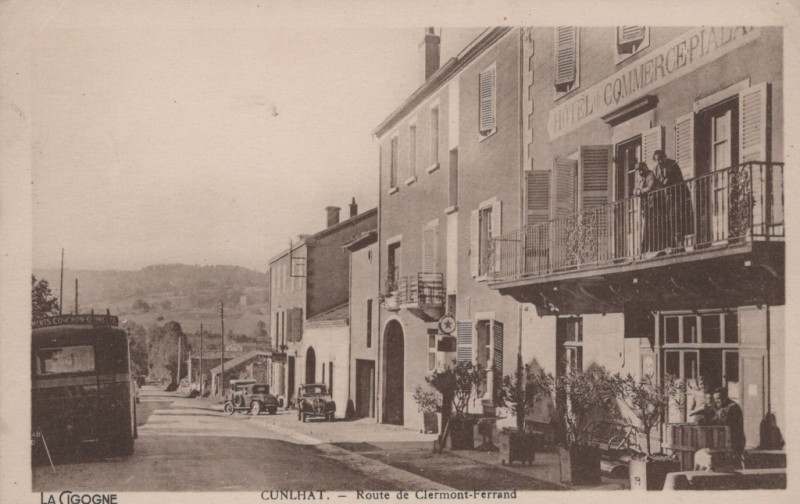 Carte postale ancienne Route de Clermont-Ferrand à Cunlhat