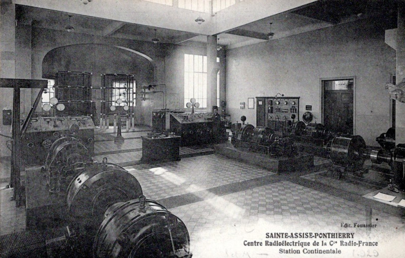 Carte postale ancienne Centre Radioélectrique de la Cie Radio-France à Seine-Port
