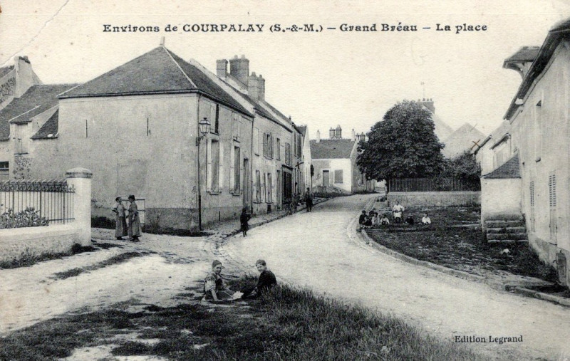 Carte postale ancienne La Place à Courpalay