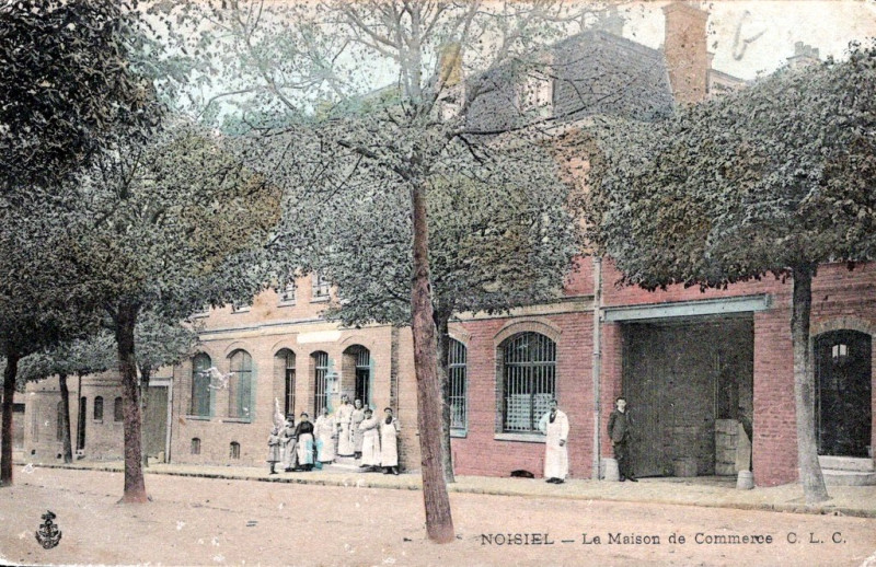 Carte postale ancienne La Maison de Commerce à Noisiel