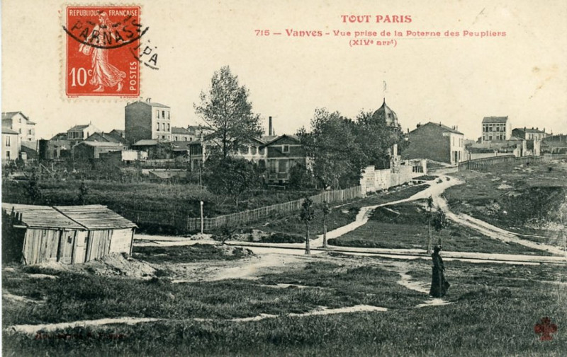 Carte postale ancienne Vanves - Vue prise de la Poterne des Peupliers à Paris 13e
