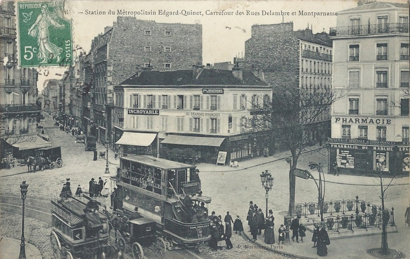 Carte postale ancienne Station du Métropolitain Edgar-Quinet, Carrefour des Rues Montparnasse et Delambre à Paris 14e