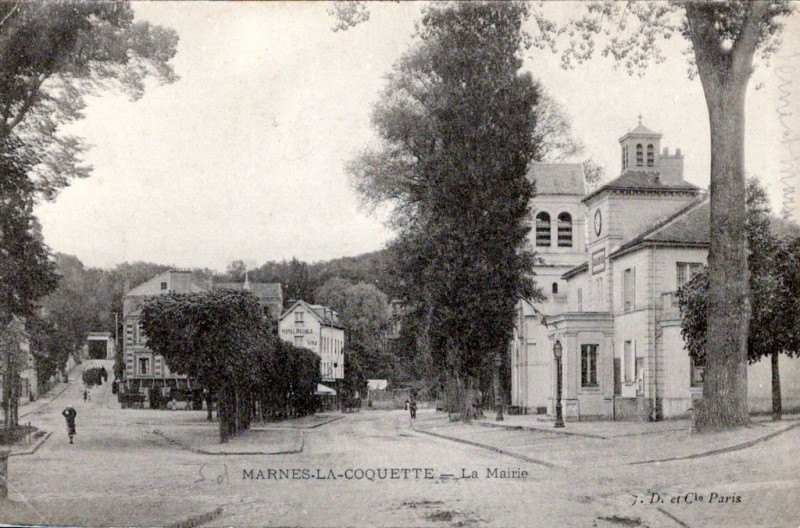 Carte postale ancienne La Mairie à Marnes-la-Coquette