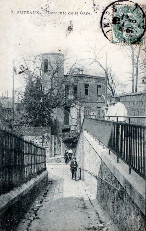 Carte postale ancienne Descente de la Gare à Puteaux
