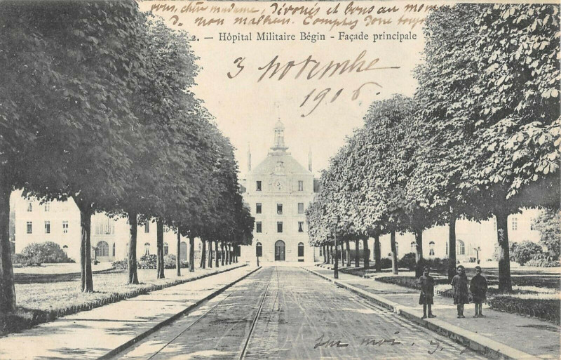 Carte postale ancienne Hopital Militaire Begin Facade