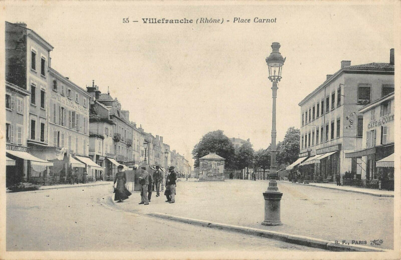Carte postale ancienne Villefranche Place Carnot