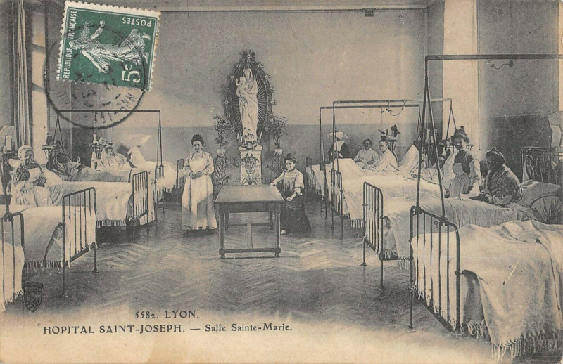 Carte postale ancienne Lyon Hopital Aint Joseph Salle Sainte Marie à Lyon