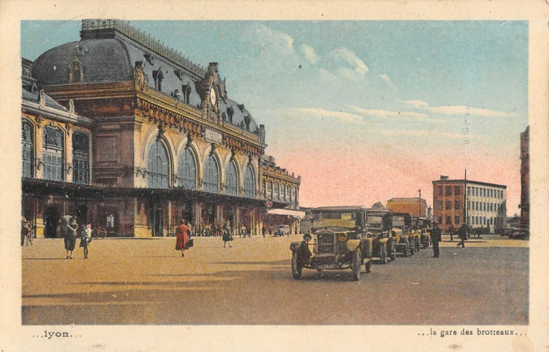 Carte postale ancienne Lyon La Gare Des Brotteaux à Lyon
