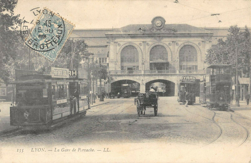 Carte postale ancienne Lyon La Gare De Perrache Tramway à Lyon