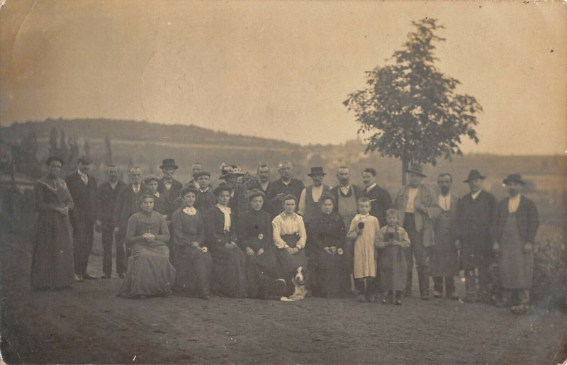 Carte postale ancienne Pontcharra Sur Turdine Carte Photo Des Villageois