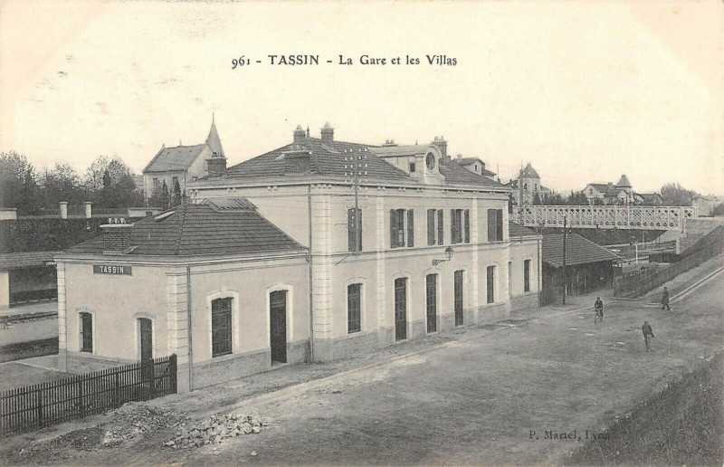 Carte postale ancienne Tassin La Gare Et Les Villas