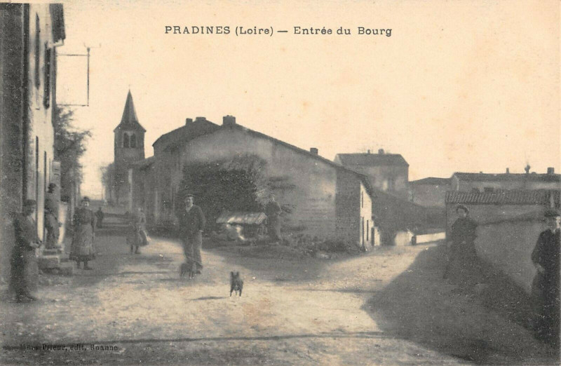 Carte postale ancienne Pradines Entree Du Bourg à Pradines