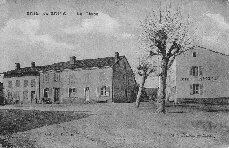 Carte postale ancienne Sail Les Bains La Place à Sail-les-Bains