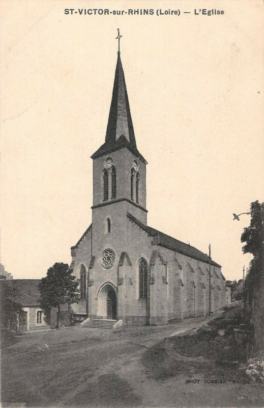Carte postale ancienne Saint Victor Sur Rhins L'Eglise à Saint-Victor-sur-Rhins