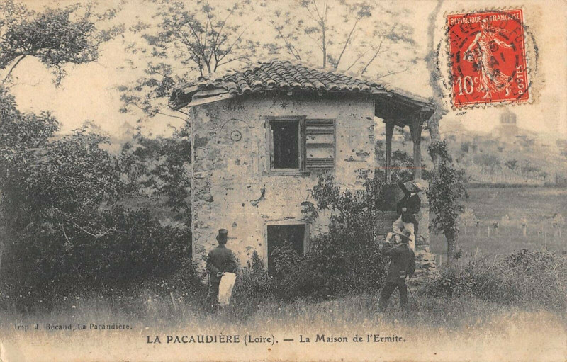 Carte postale ancienne La Pacaudiere La Maison De L'Ermite