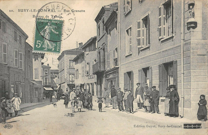 Carte postale ancienne Sury Le Comtal Rue Grenette Bureau De Tabacs à Sury-le-Comtal
